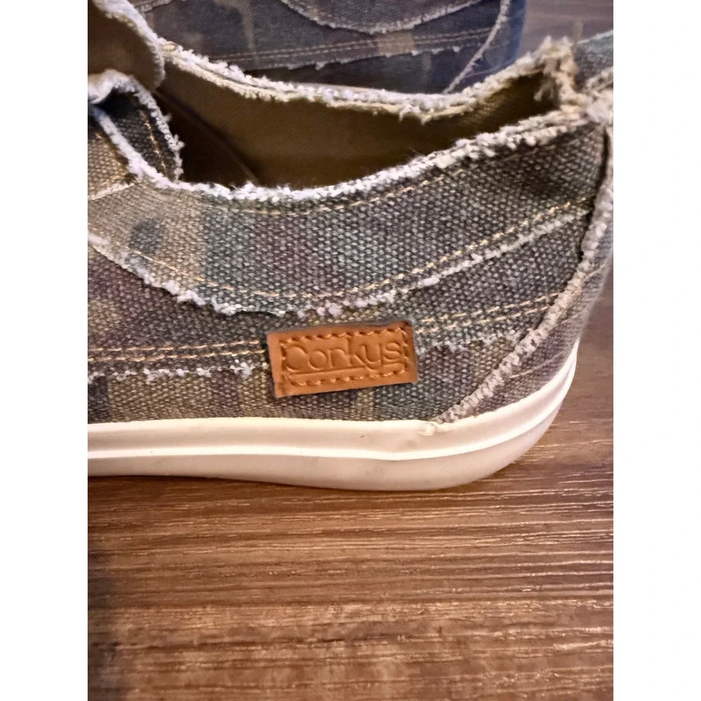 Corkys Womens Camouflage Distressed Canvas Slip On Sneakers‎ Shoes Size Unknown